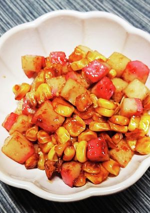 紅白かまぼことコーンのバターめんつゆ炒め-レシピのメイン写真
