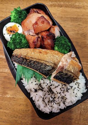 サバ塩焼き＆鶏照り焼き男子弁当♪-レシピのメイン写真