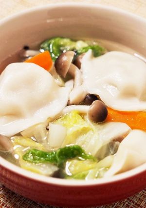 旬の白菜と水餃子の野菜たっぷりスープ-レシピのメイン写真