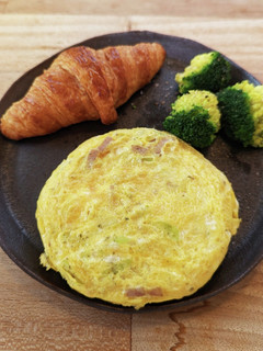 小さいスキレットで朝のオムレツ-レシピのメイン写真