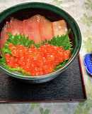 いくらとビンチョウマグロの海鮮他人丼