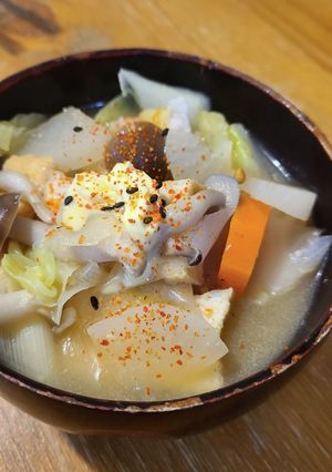 キャベツで豚汁　バター　七味を添えて-レシピのメイン写真