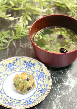 おせちリメイク！黒豆と小松菜のお味噌汁-レシピのメイン写真