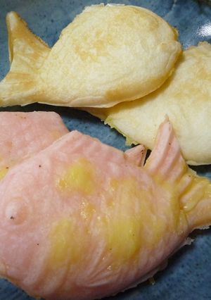 米粉で作る紅白のめでたい焼き！-レシピのメイン写真