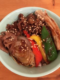 すぐできる冷蔵庫にあるもの野菜で焼き肉丼-レシピのメイン写真