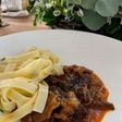 牛肉とプルーンのビール煮