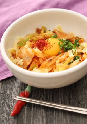 5分!レンチンで豚キムチーズ 釜玉うどん-レシピのメイン写真