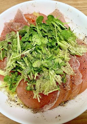 トマトサラダ(生ハムかいわれ大根mix)-レシピのメイン写真