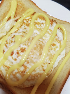 旦那が作るw目玉焼きトーストw-レシピのメイン写真