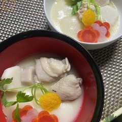 รูปของ 関西風 鶏腿肉と里芋の雑煮 白味噌仕立て