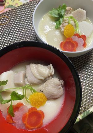 関西風　鶏腿肉と里芋の雑煮　白味噌仕立て-レシピのメイン写真