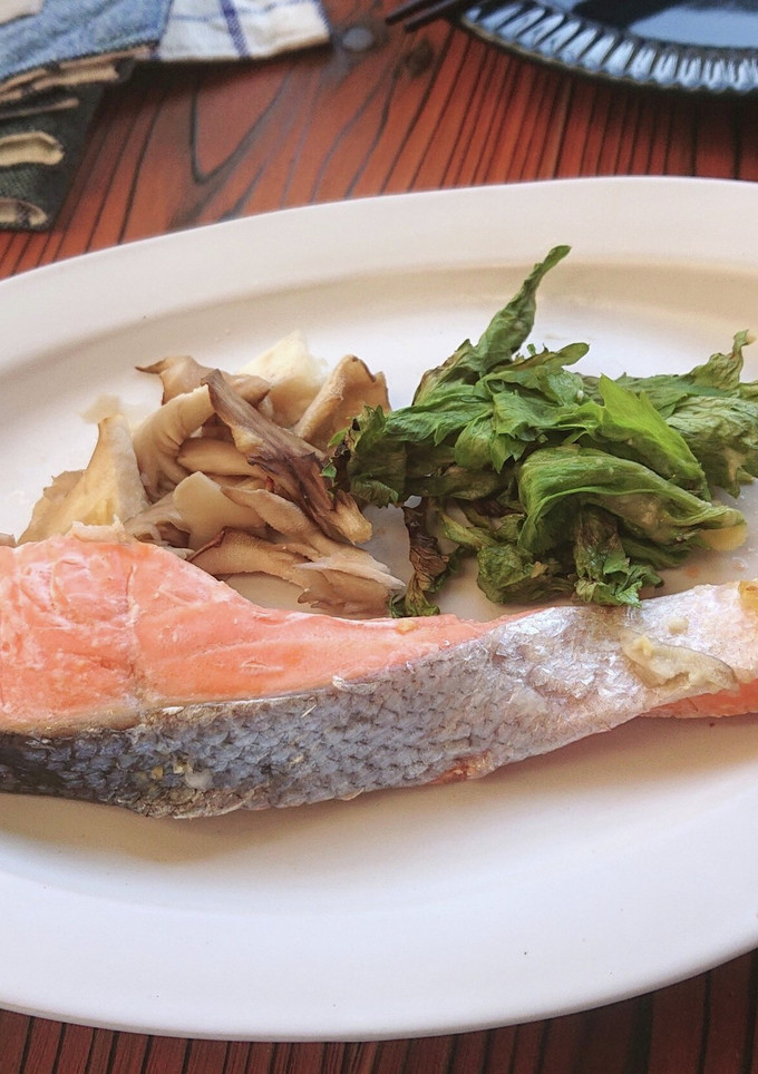 塩鮭と舞茸とセロリの葉のトースター焼き-レシピのメイン写真