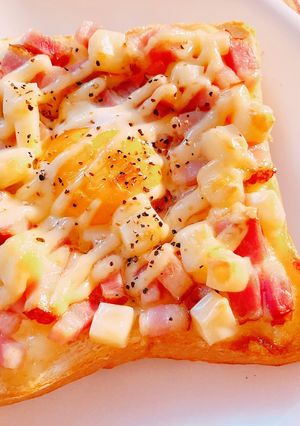 卵がとろり♪ベーコンチーズのマヨトースト-レシピのメイン写真