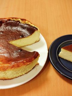 水切ヨーグルトで簡単バスク風チーズケーキ-レシピのメイン写真