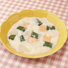 A picture of 鮭とほうれんそうのレモンクリームスープ.