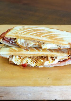 贅沢チーズのホットサンド【キャンプ飯】-レシピのメイン写真