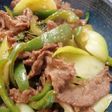 お酢でさっぱり、牛肉と野菜の炒めもの。
