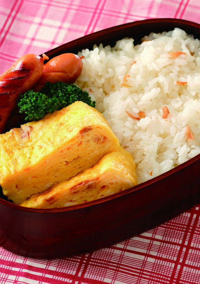 卵焼きと梅ごはんのお弁当-レシピのメイン写真