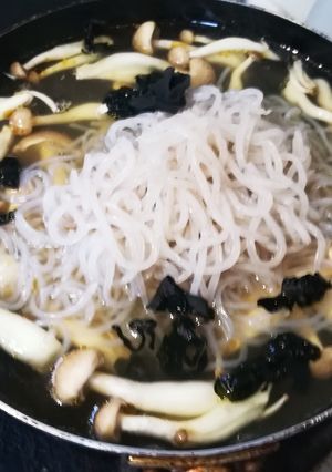 ヘルシースープ！しめじ白滝わかめ-レシピのメイン写真