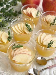 昆虫にも！すりおろしりんごゼリー🍎 by ピーハル 【クックパッド