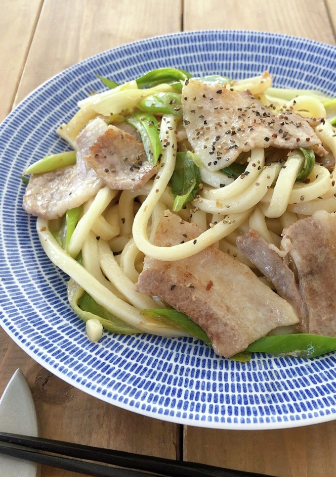 ５分で簡単♪ねぎ塩カルビの焼きうどん-レシピのメイン写真