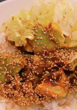 ヤンニョム風アボガド丼-レシピのメイン写真