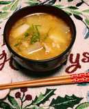 松山揚げと鶏肉(豚肉)里芋と大根の味噌汁