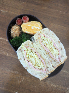 JK☆ライ麦パンのサンドイッチ弁当♪-レシピのメイン写真