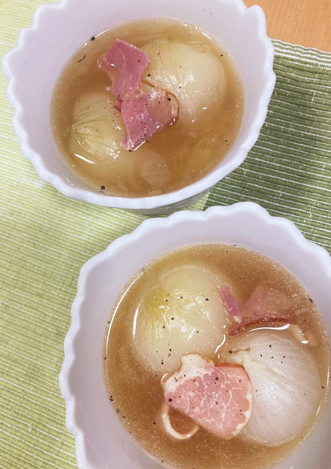 丸ごと玉ねぎと炒め玉ねぎのスープ-レシピのメイン写真