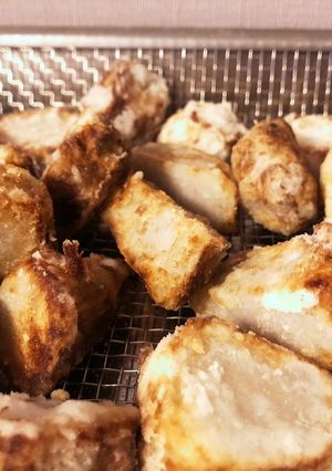 手で皮が剥けちゃう　簡単揚げ里芋-レシピのメイン写真