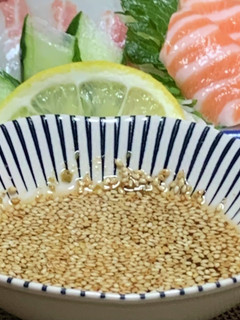 お刺身をごま油と柚子胡椒で☆彡-レシピのメイン写真