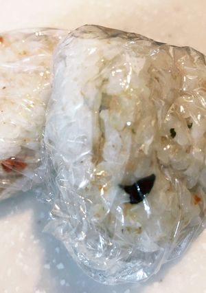 市販のふりかけで♪幼児OKなおにぎり-レシピのメイン写真