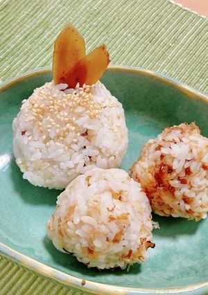 玄米の　丸いおにぎり　兎耳-レシピのメイン写真