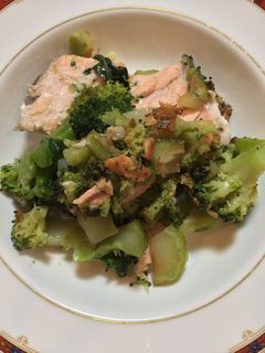 サーモンとブロッコリーオリーブオイル炒め-レシピのメイン写真