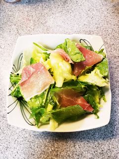 生ハムとルッコラとレタスのサラダ-レシピのメイン写真