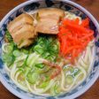 琉球美人と炙りラフテーで沖縄そば