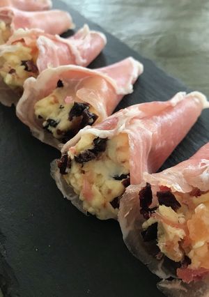 ドライフルーツバターの生ハムブーケ-レシピのメイン写真