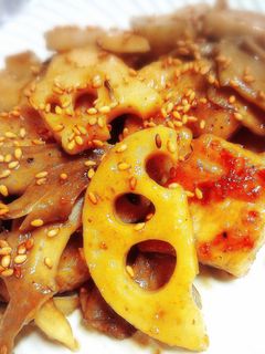 レンコンとトンカツ用豚肉のゴマドレ炒め-レシピのメイン写真