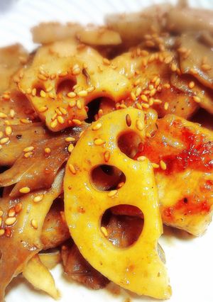 レンコンとトンカツ用豚肉のゴマドレ炒め-レシピのメイン写真