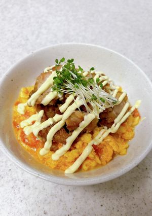 余った唐揚げ活用♪トマトの卵炒めにのせて-レシピのメイン写真