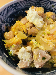 めんつゆで●鶏肉&玉ネギ・玉子の親子丼-レシピのメイン写真