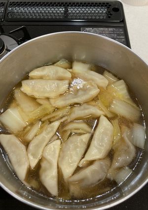 白菜と冷凍餃子の中華スープ-レシピのメイン写真