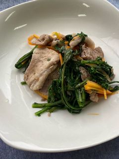 春菊と豚肉のにんにく炒め-レシピのメイン写真