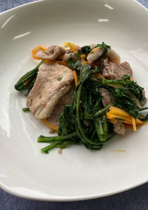 春菊と豚肉のにんにく炒め-レシピのメイン写真