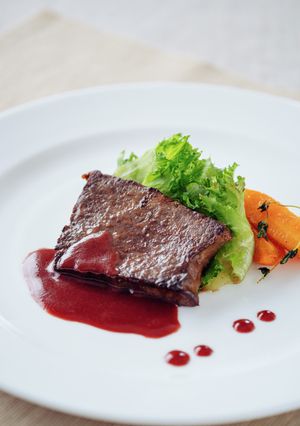 牛肉のステーキ~黒酢と赤ワインのソース~-レシピのメイン写真