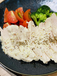 ヨーグルトで簡単☆しっとりサラダチキン-レシピのメイン写真