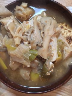 まいたけと焼き豆腐の味噌汁-レシピのメイン写真
