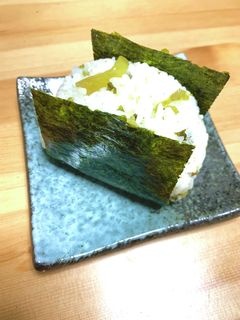 おにぎり 野沢菜と白胡麻-レシピのメイン写真