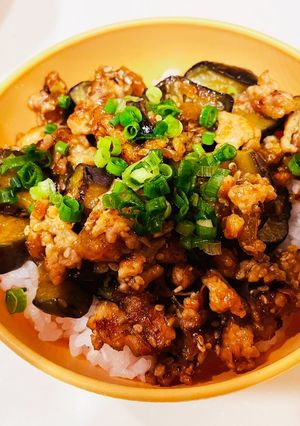 たっぷりナスとひき肉の ごちそう丼-レシピのメイン写真