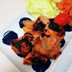 รูปของ 鶏もも肉のピリ辛焼き♪